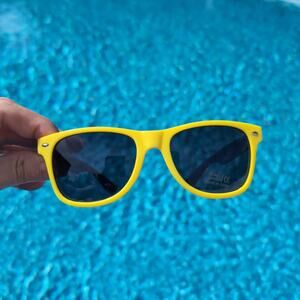 Cupcake Wine Vineyards Yellow & Blue Choose Joy Branded 400 UV Sunglasses - NWOT